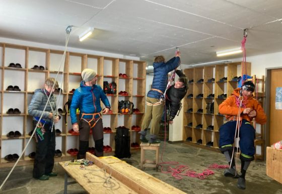 <?php echo e(get_post_field('post_excerpt', 22357)); ?>